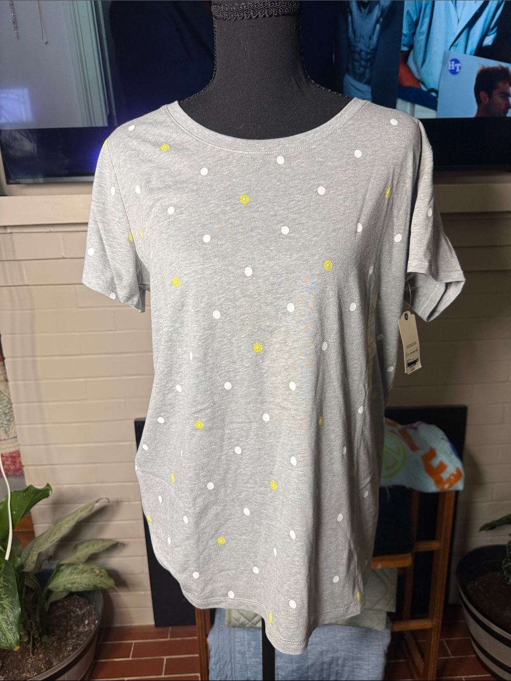 St. John's Bay Gray Short Sleeve Tee with White & Yellow Polka Dots